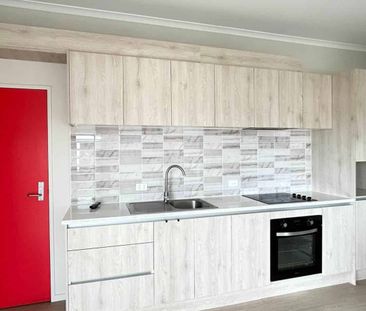 Modern One Bedroom Apartment - Photo 3