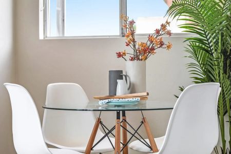 Spacious 2 bedroom apartment with ocean views - Photo 3