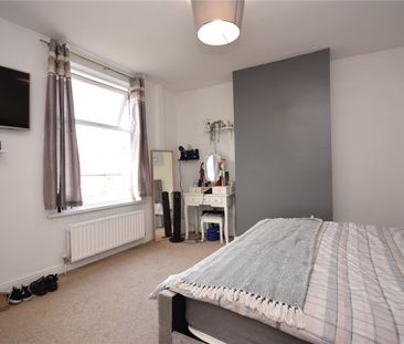 10, Woodville Grove, Horsforth, Leeds, LS18 5BX - Photo 6