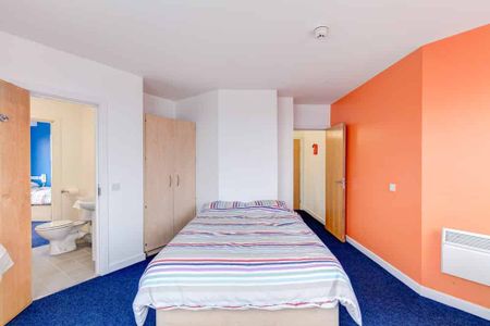 Classic Two Bedroom Apartment - Photo 4