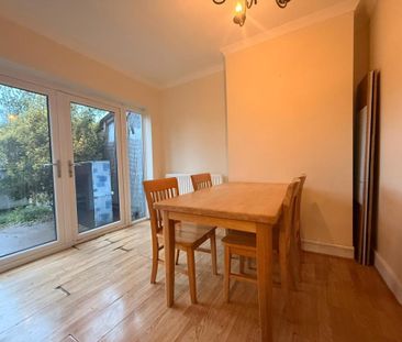 Warren Crescent,Southampton - Photo 4