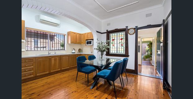 Charming residence in a quiet parkside address - Photo 1