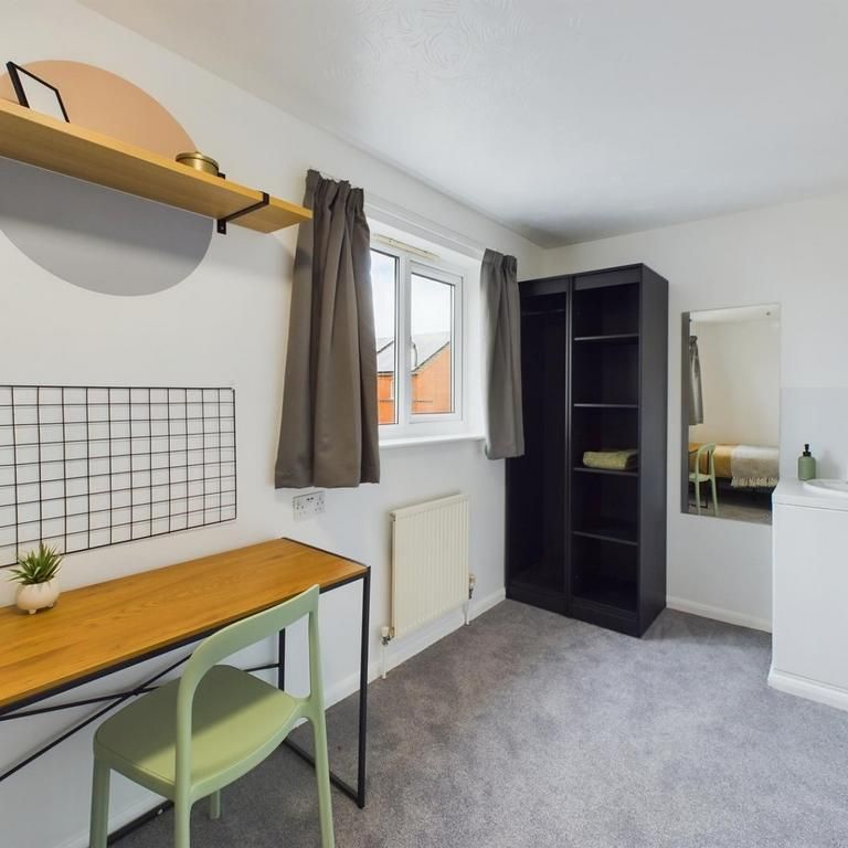 6 bedroom house to rent - Photo 1