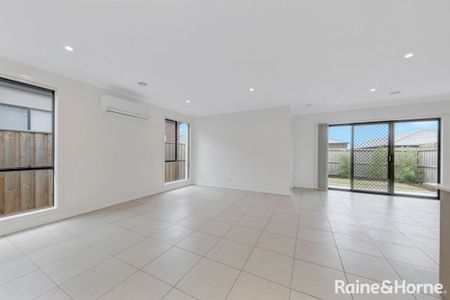 15 Cassinia Circuit, Tarneit, VIC 3029 - Photo 4