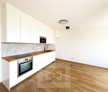 Pronájem bytu 1+kk a garsoniéry 34 m² - Fotografie 3