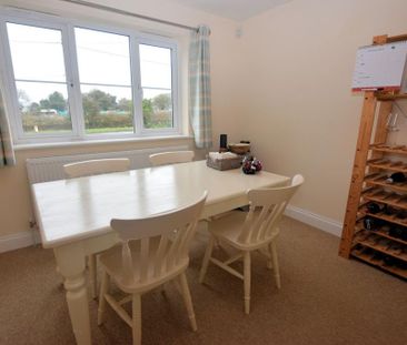 4 bedroom detached house to rent - Photo 2