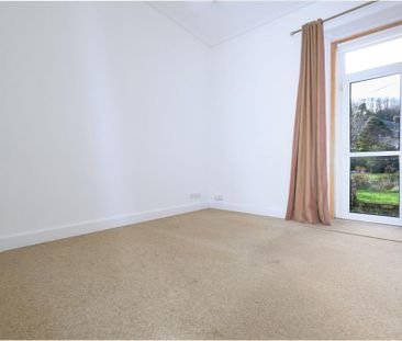 3 bedroom flat to rent - Photo 3