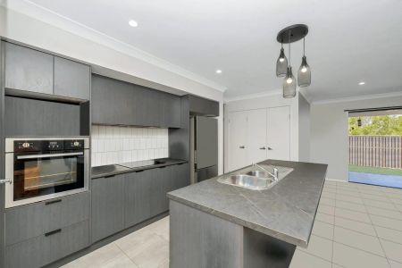 Just Like New - Photo 4