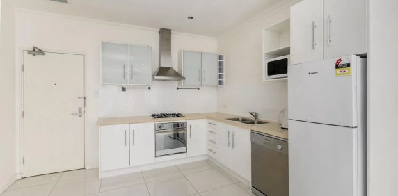 Spectacularly Spacious 1 Bedroom Fully Furnished Apartment in the Heart of CBD! - Photo 2