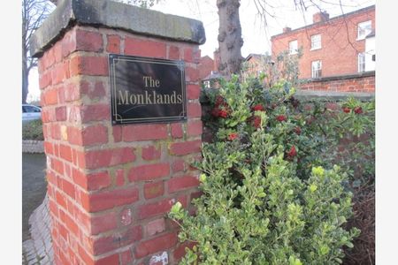 Flat 8, The Monklands, 158 Abbey Foregate, Shrewsbury, SY2 6AP - Photo 2