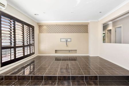 The Perfect Blend of Comfort, Space and Location - Photo 5