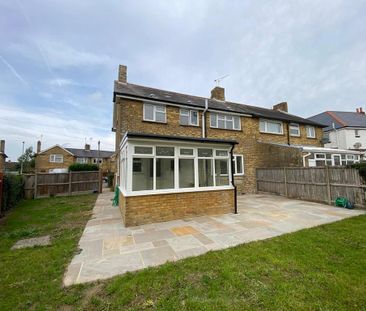 3 bedroom semi-detached house to rent - Photo 3