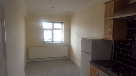 Studio Flat, Eastern Avenue, IG2 - Photo 2