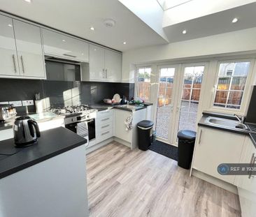 1 bedroom in a house share to rent - Photo 4