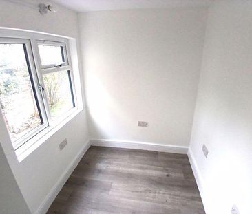 2 bedroom end of terrace house to rent - Photo 4