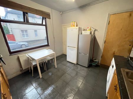 East Park Road Room 7 - Photo 2