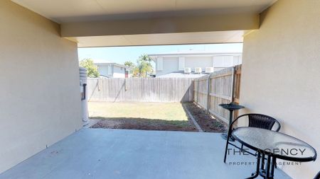 Modern single level townhouse - Photo 2