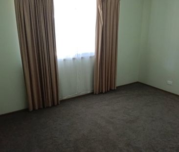 3 Bedroom Home in Court Location Cloe To School - Photo 1