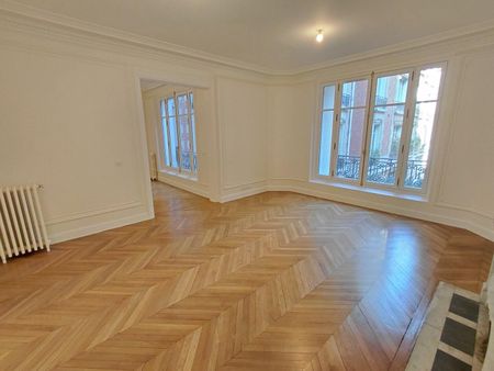 location Appartement T5 DE 151m² À PARIS - Photo 3