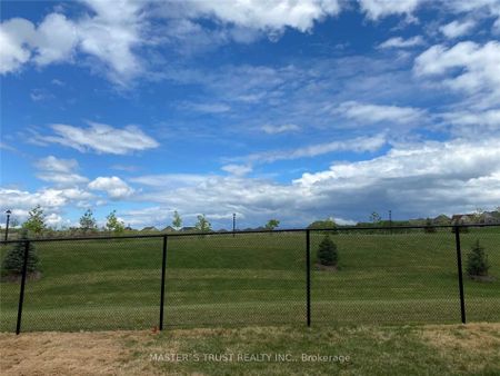 For Lease - 102 Frank Kelly Drive, East Gwillimbury, Ontario - Photo 2