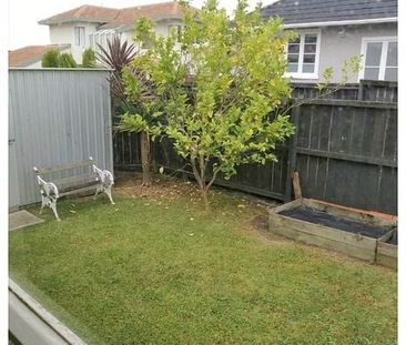 Home in Desirable School Zones. Lawns included. - Photo 6