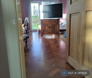 1 bedroom in a house share to rent - Photo 2