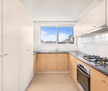 Modern Two Bedroom Apartment At The Rear Of The Block - Photo 5