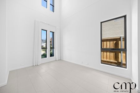 29 Mansfield Circuit, Gledswood Hills NSW 2557 - House For Rent | Domain - Photo 3