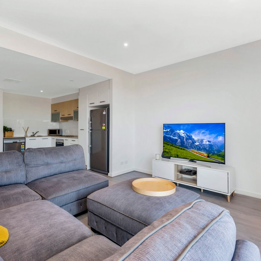 Beautiful Apartment With An Ideal Lifestyle! - Photo 1