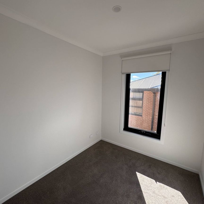 Stylish, Brand-New Living in Leafy Mount Evelyn - Photo 1