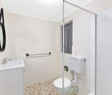 Low Maintenance Apartment - Photo 3