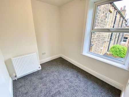 Scar Lane, Huddersfield £750 pcm ⓘ The monthly or weekly payment required by the landlord. Read our glossary page , 3 bedrooms, house - mid terrace, to let * Tenant info - Photo 2