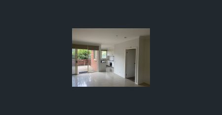 Modern 3 bedroom townhouse All rooms have split system air conditioners ** 6 month lease** - Photo 2