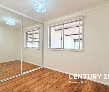 Charming 3-Bedroom Home with Spacious Backyard - Photo 5