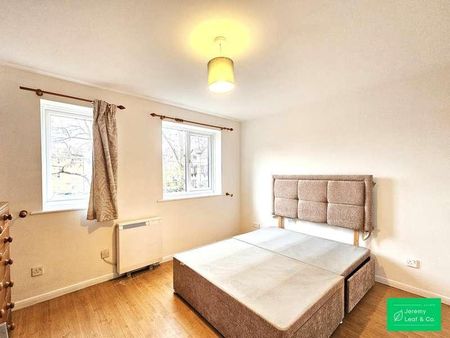 Blackdown Close, N2 - Photo 3