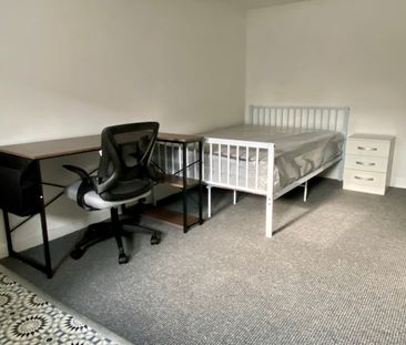Studio Flat, Hathersage Road, M13 - Photo 3
