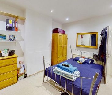 5 bedroom semi-detached house to rent - Photo 3