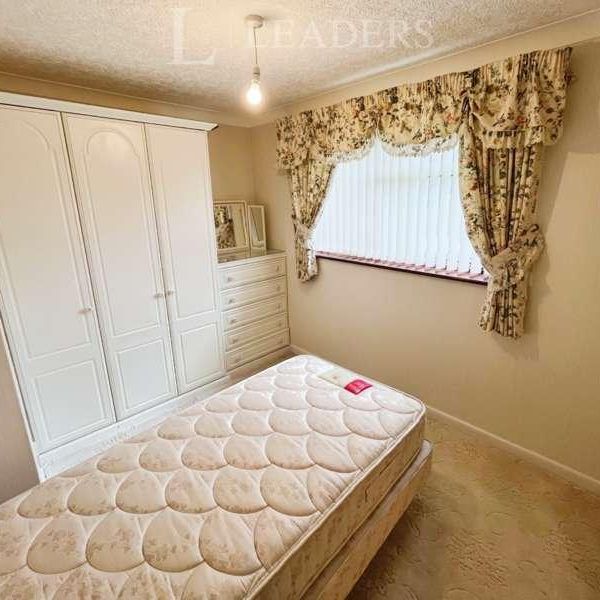 North Parade, Holbeach, PE12 - Photo 1