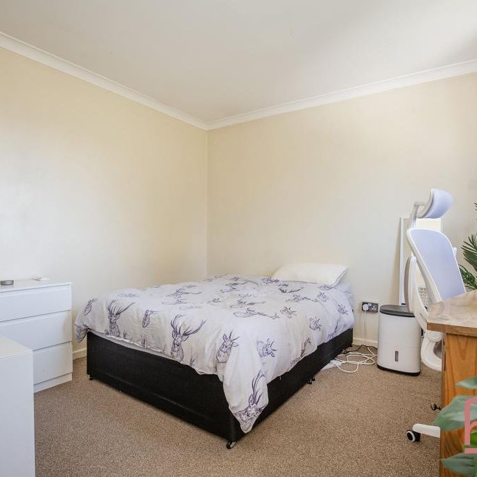 6 bedroom semi-detached house to rent - Photo 1