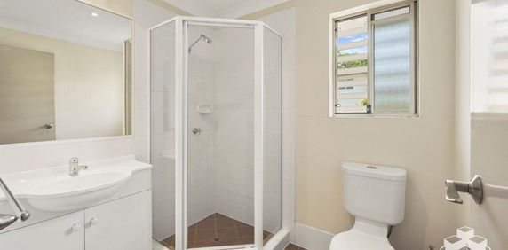 Large 3 bedrooms 3 Ensuites - Photo 2