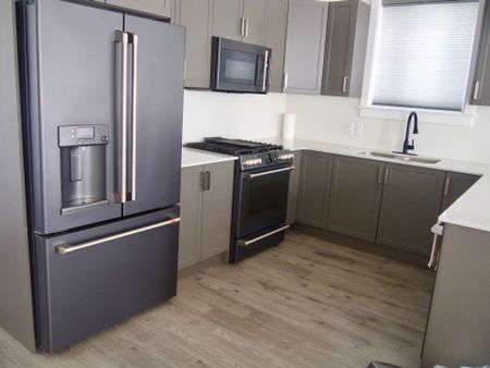 For Lease - 189 Dr Richard James Crescent, Loyalist, Ontario - Photo 2