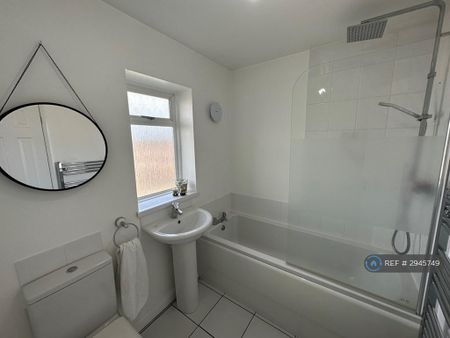 3 bedroom semi-detached house to rent - Photo 5