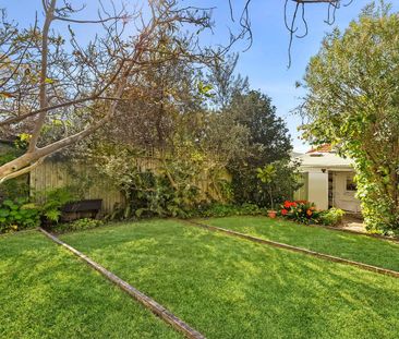 CHARMING, SINGLE LEVEL THREE-BEDROOM HOME - Photo 4