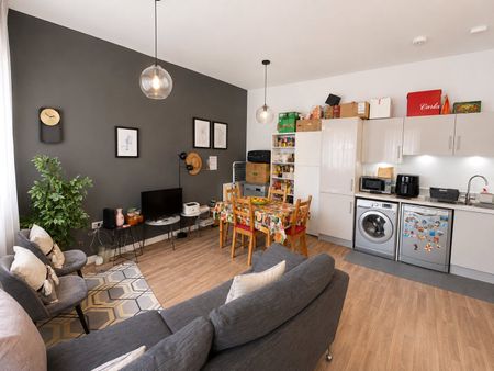 Hollymoor Lane, Epsom, Surrey, KT19 9JZ - Photo 2