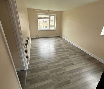 2 Bed Flat, Ross Close, LU1 - Photo 1