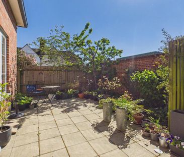 3 bedroom end of terrace house to rent - Photo 1