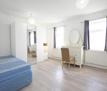 4 bedroom terraced house to rent - Photo 6