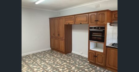 ABSOLUTELY SPOT ON – 5 BEDROOMS & LARGE GARAGE - Photo 5