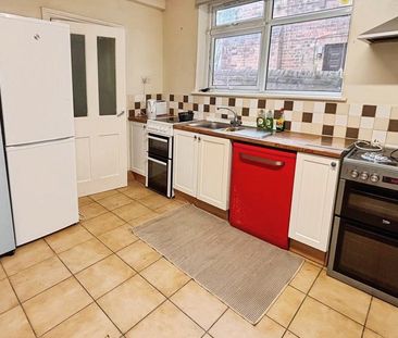 1 bedroom in a house share to rent - Photo 4