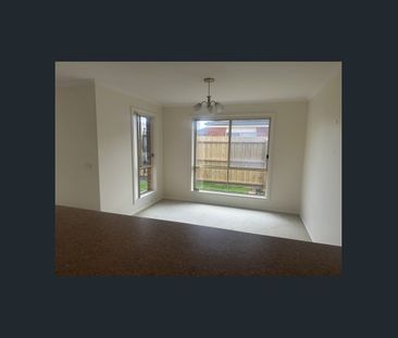 Cosy, Convenient & Low-Maintenance Unit - Photo 2